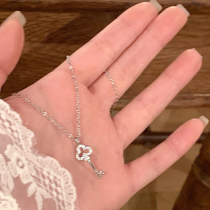 Elegantti Koru jokaiseen tilaisuuteen