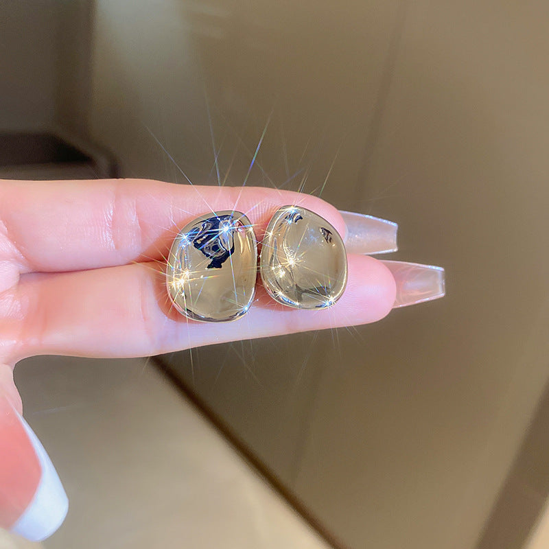 Kaunis Korvarengas ainutlaatuisella tyylillä