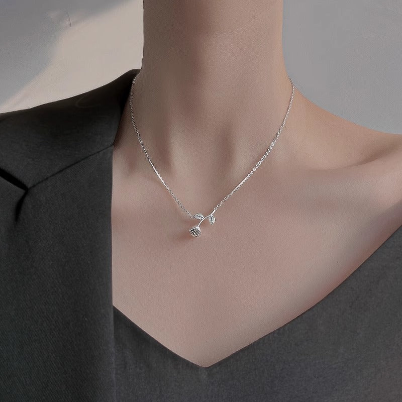 Klassinen Kaulakoru ajattomalla viehätyksellä