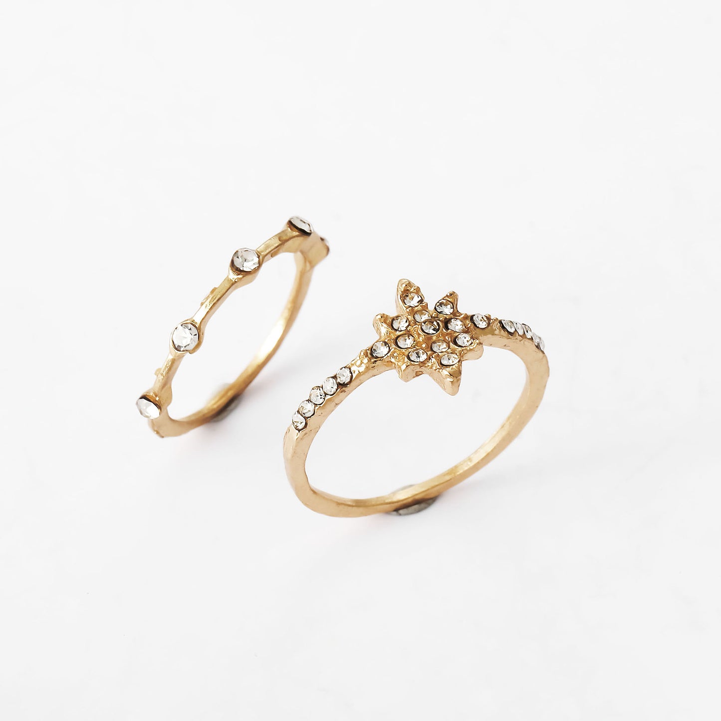 Klassinen Kulta Korusetti ajattomalla viehätyksellä