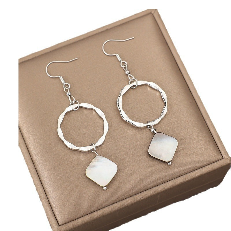 Hurmaava Sormus jokaiseen tilaisuuteen