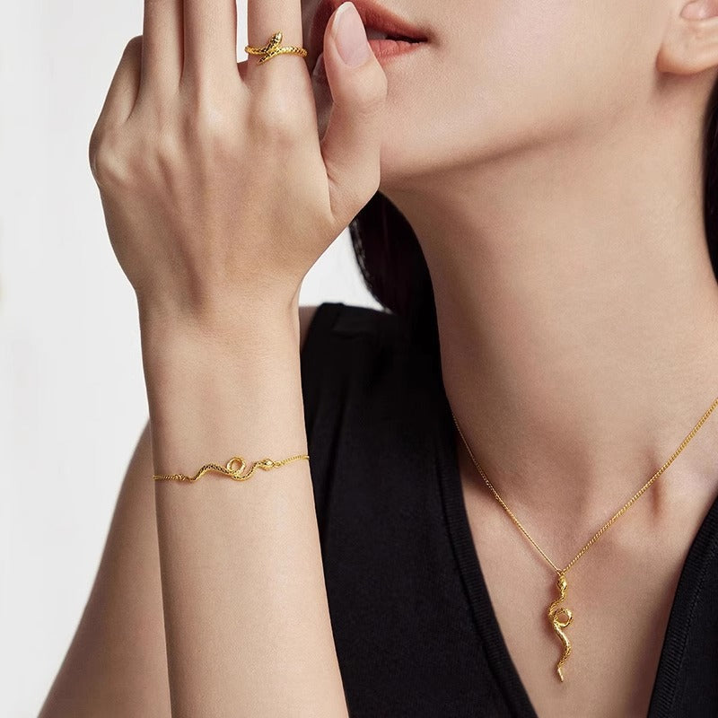 Kaunis Kulta Kaulakoru ainutlaatuisella tyylillä