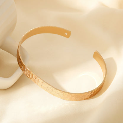 Klassinen Kulta Korusetti ajattomalla viehätyksellä