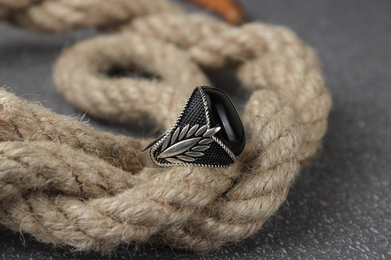 Romanttinen Hopea Sormus erityisiin hetkiin