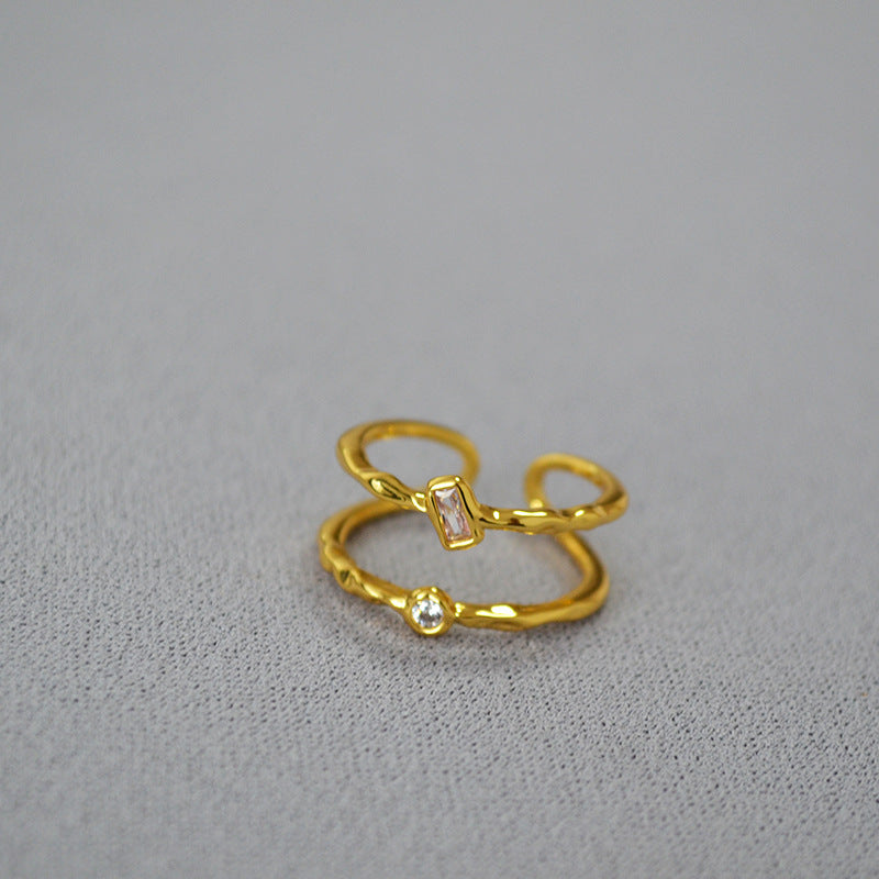 Romanttinen Kulta Sormus erityisiin hetkiin