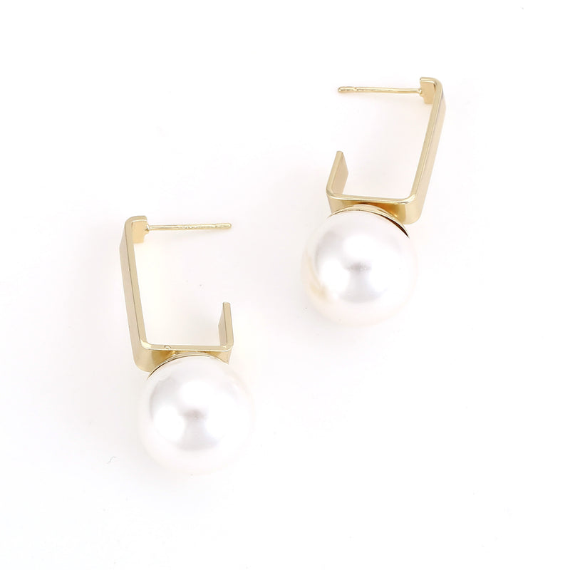 Hurmaava Helmi Korvarengas jokaiseen tilaisuuteen