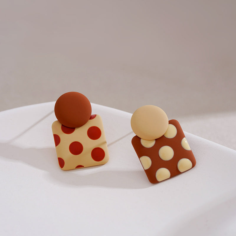 Klassinen Korvarengas ajattomalla viehätyksellä