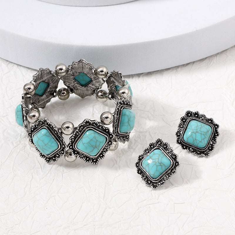 Kaunis Korvarengas ainutlaatuisella tyylillä