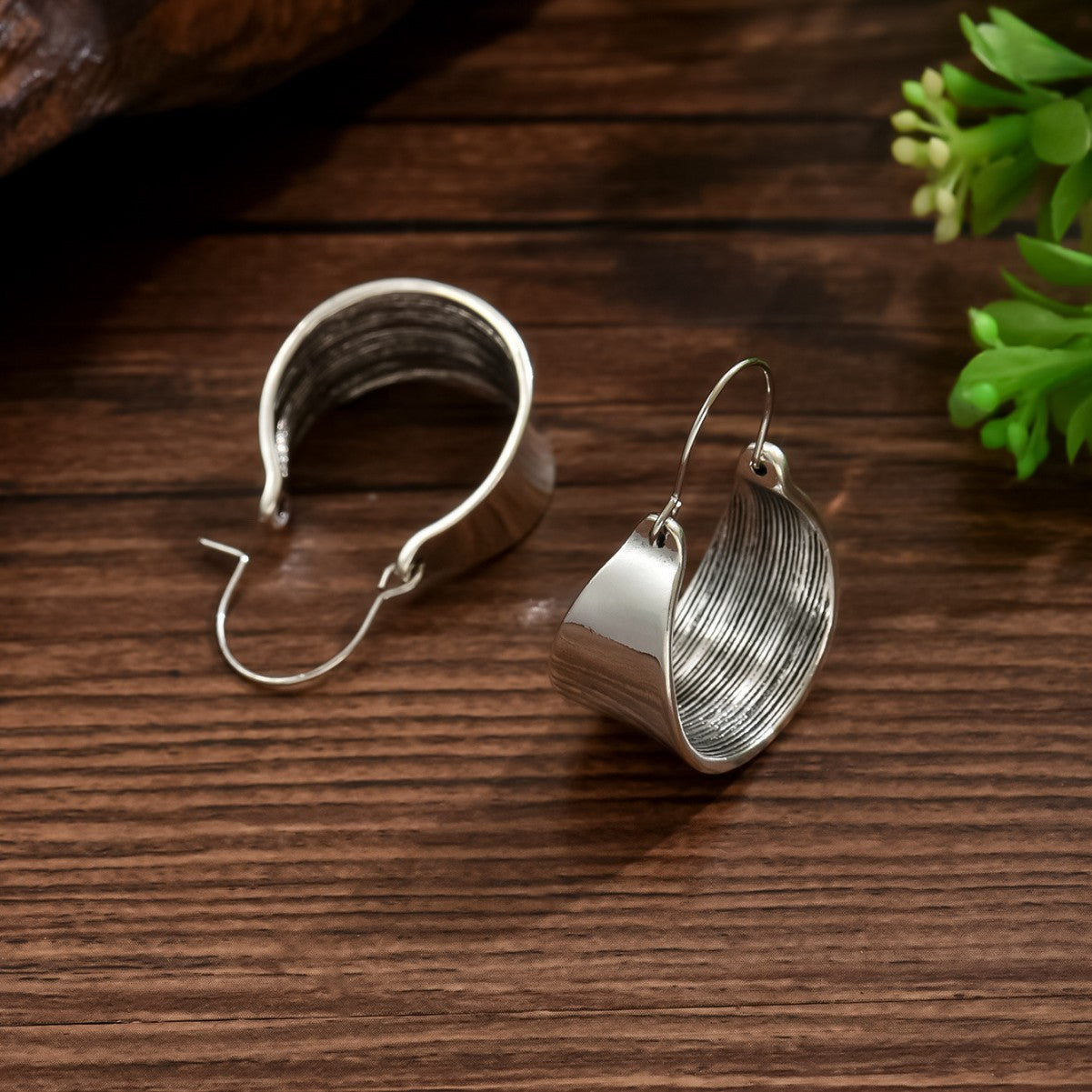 Elegantti Korvarengas jokaiseen tilaisuuteen