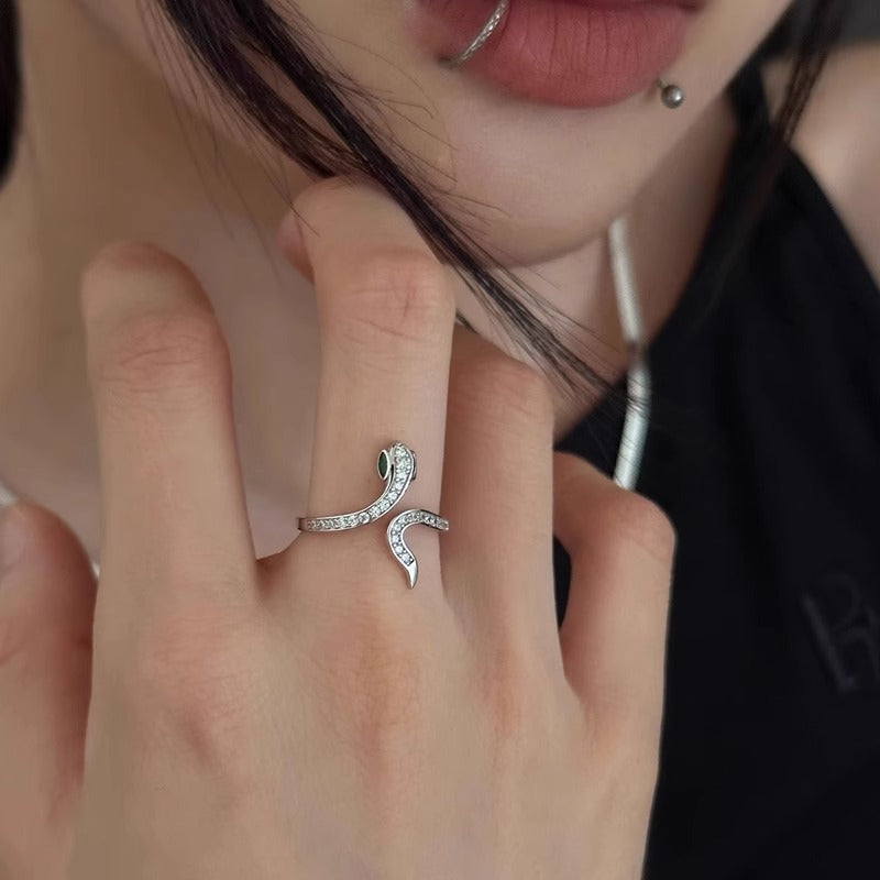 Romanttinen Sormus erityisiin hetkiin