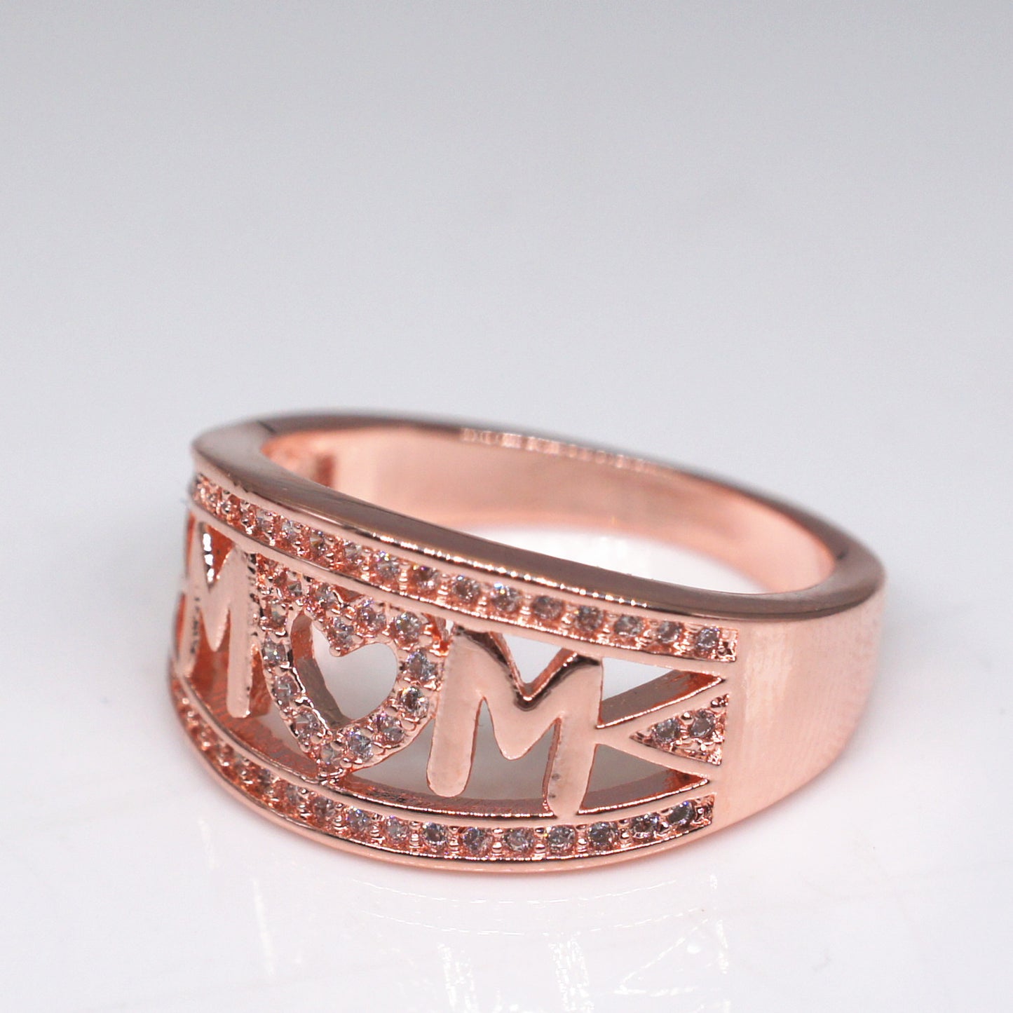 Romanttinen Sormus erityisiin hetkiin