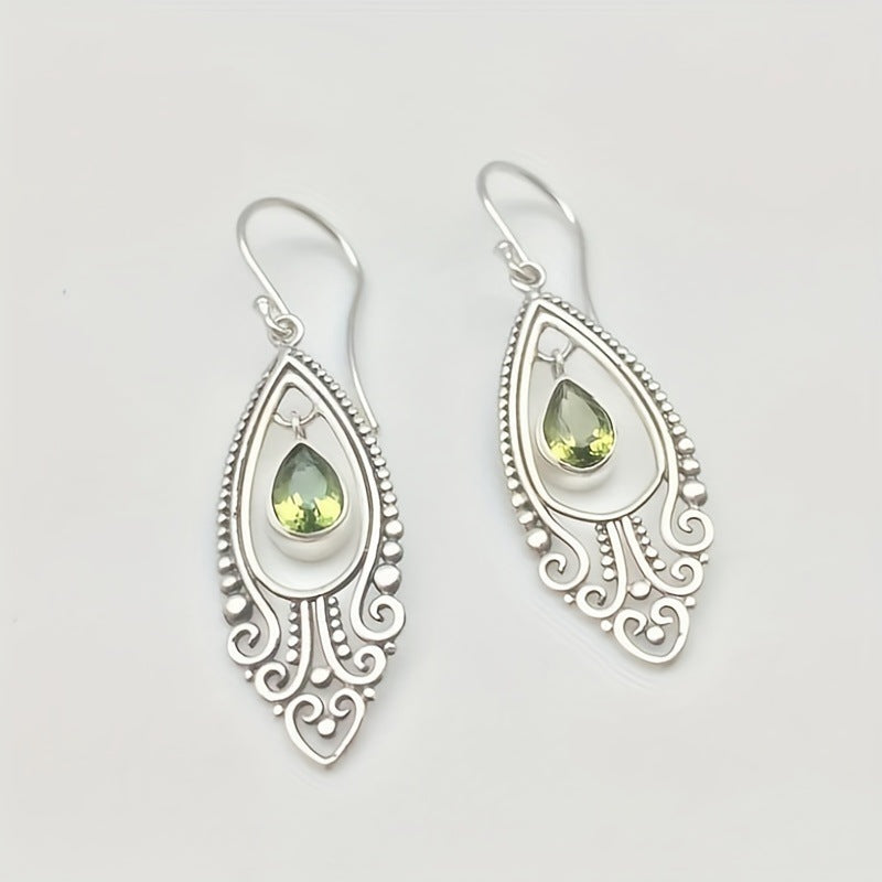 Klassinen Sormus ajattomalla viehätyksellä