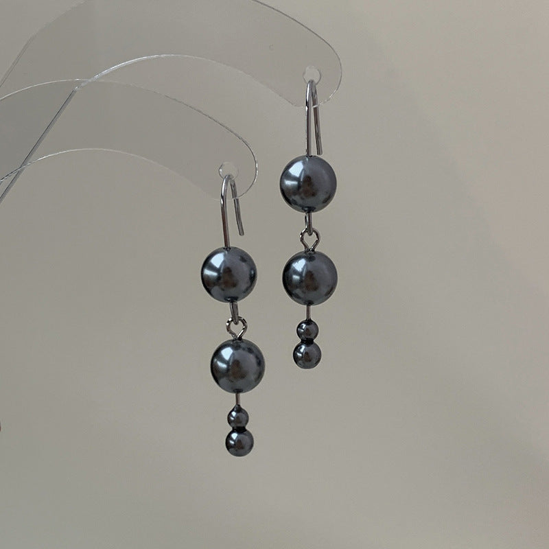 Klassinen Helmi Korvarengas ajattomalla viehätyksellä