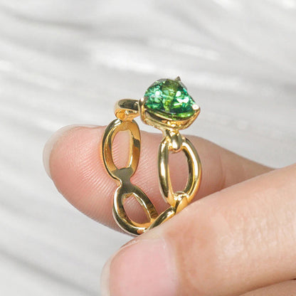 Klassinen Sormus ajattomalla viehätyksellä