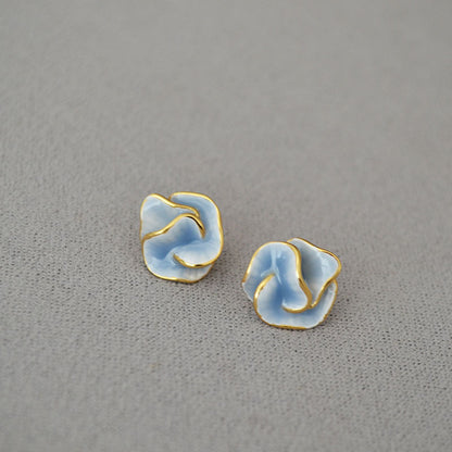 Kaunis Hopea Korvarengas ainutlaatuisella tyylillä