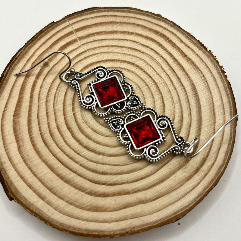 Klassinen Hopea Korvarengas ajattomalla viehätyksellä