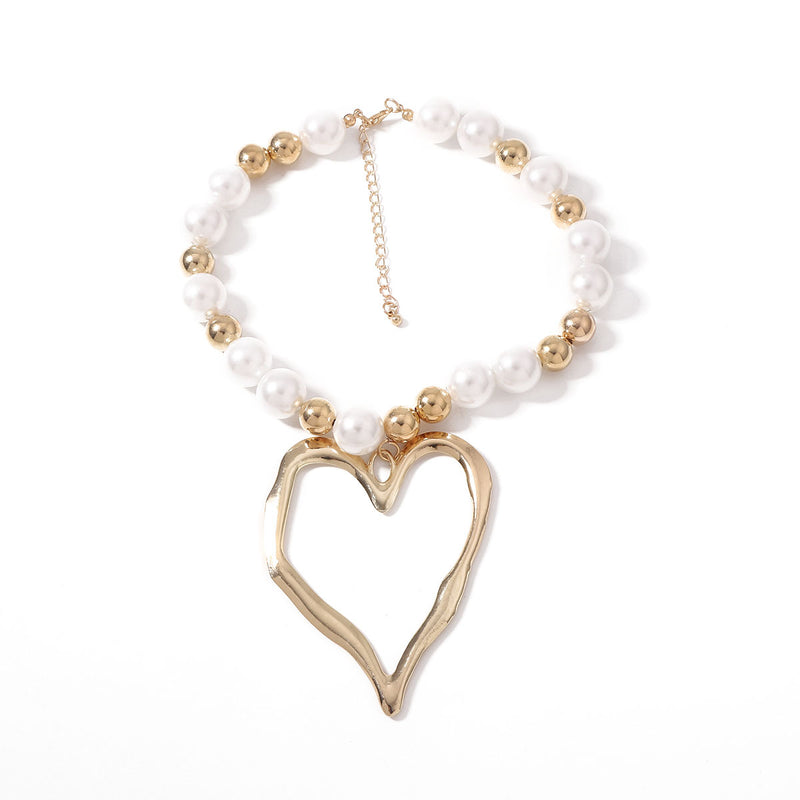 Klassinen Helmi Kaulakoru ajattomalla viehätyksellä