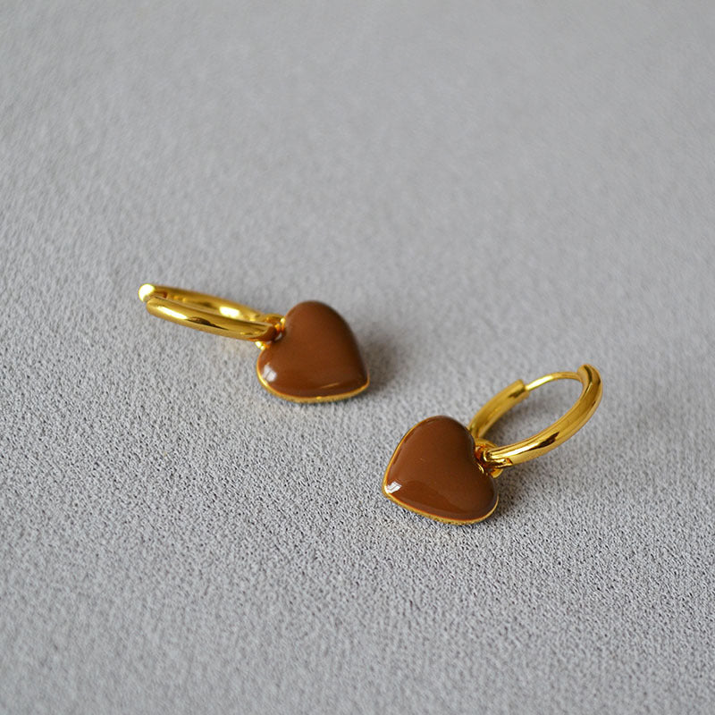 Kaunis Korvarengas ainutlaatuisella tyylillä