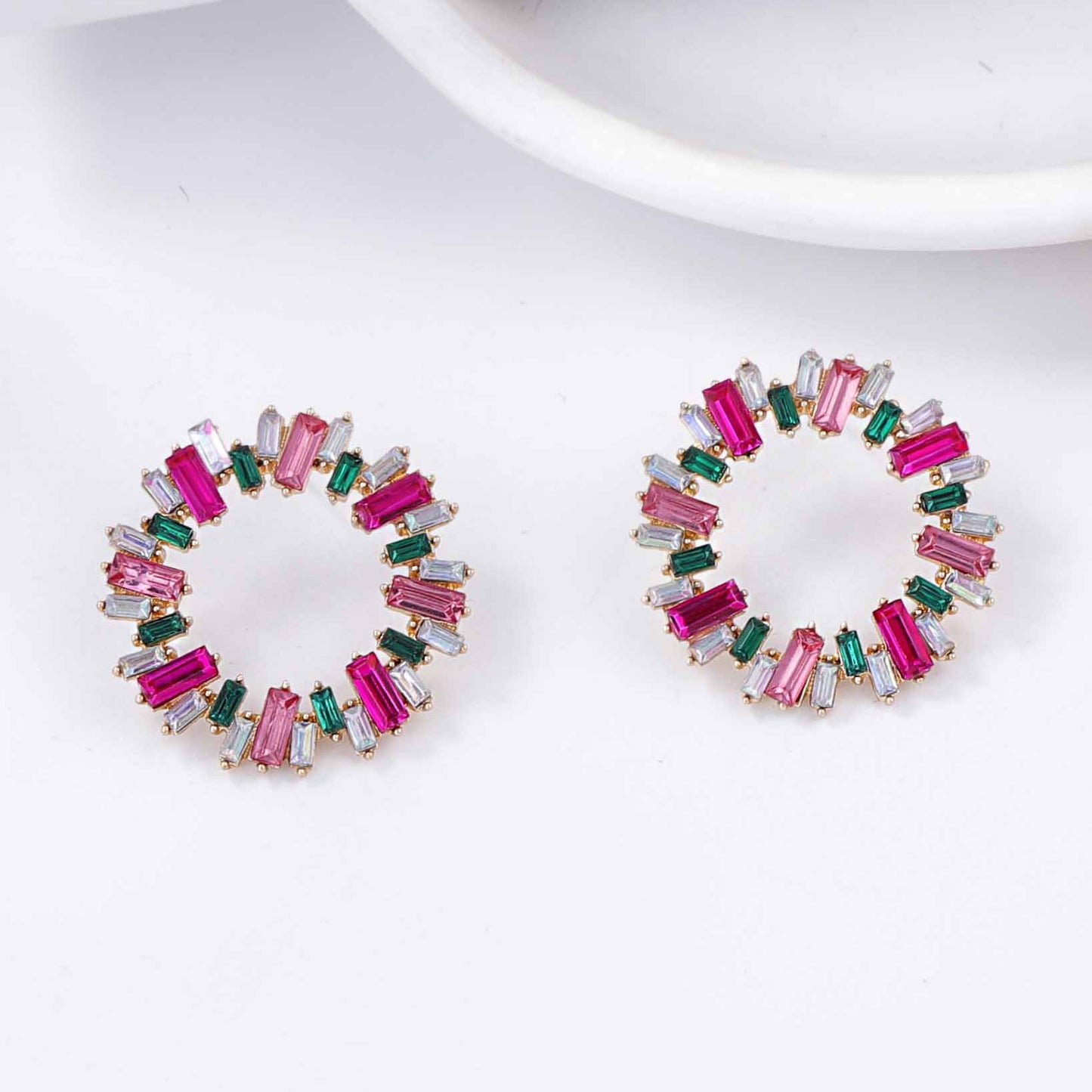 Elegantti Korvarengas jokaiseen tilaisuuteen