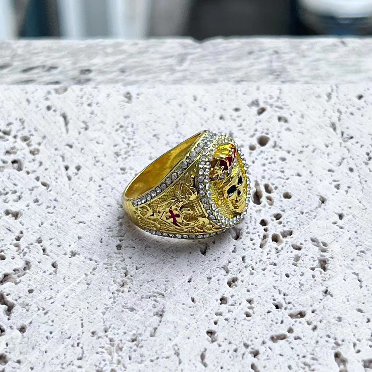 Kaunis Sormus ainutlaatuisella tyylillä