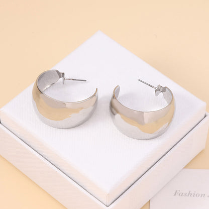 Kaunis Korvarengas ainutlaatuisella tyylillä