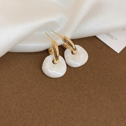 Kaunis Korvarengas ainutlaatuisella tyylillä