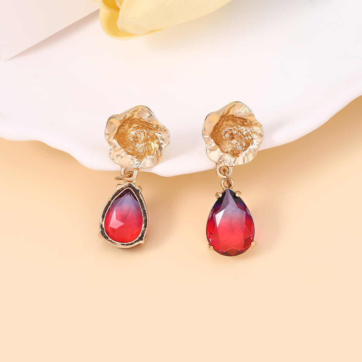 Hurmaava Kulta Korvarengas jokaiseen tilaisuuteen