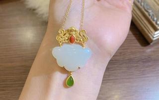 Elegantti Hopea Riipus jokaiseen tilaisuuteen