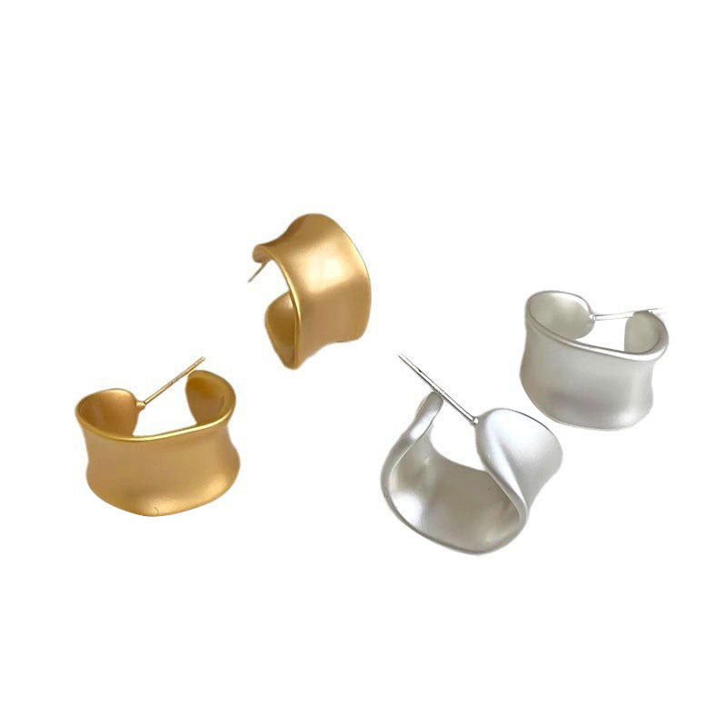 Klassinen Korvarengas ajattomalla viehätyksellä