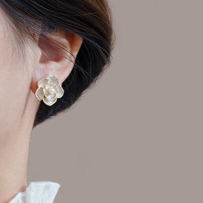 Hurmaava Helmi Korvarengas jokaiseen tilaisuuteen