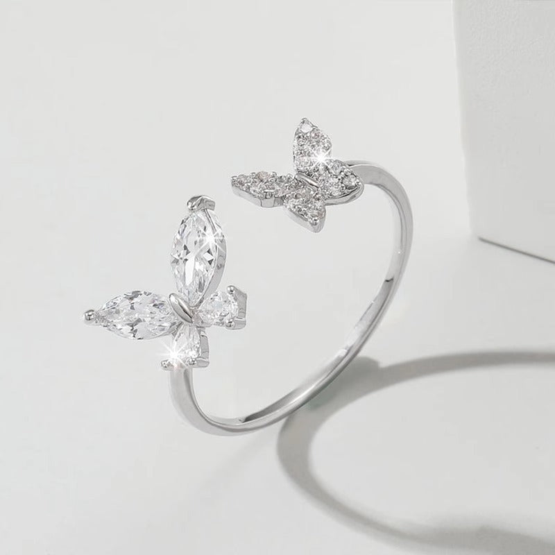 Klassinen Sormus ajattomalla viehätyksellä