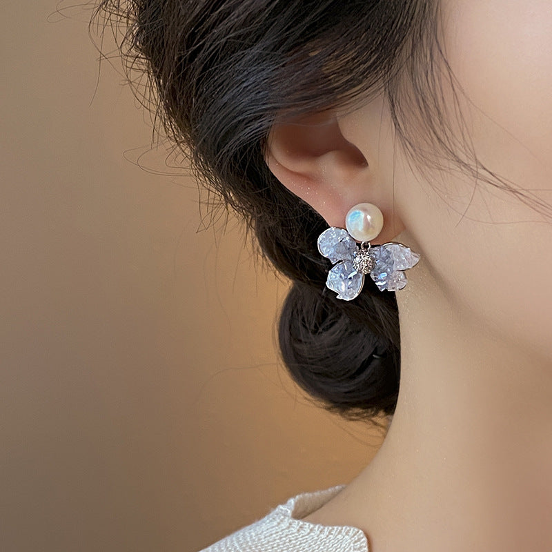 Hurmaava Helmi Korvarengas jokaiseen tilaisuuteen