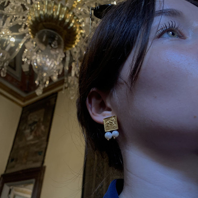 Kaunis Kulta Korvarengas ainutlaatuisella tyylillä