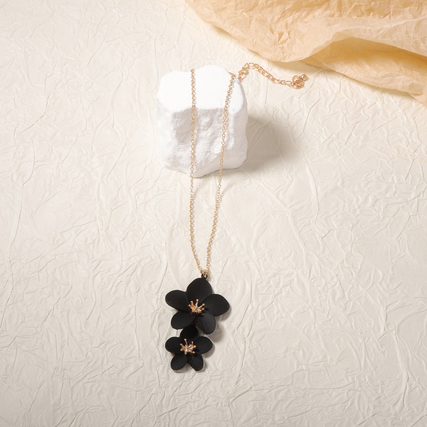 Käsintehty vintage Kaulakoru