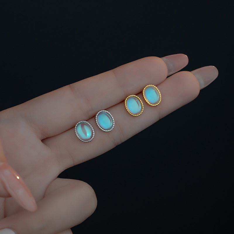 Kaunis Korvarengas ainutlaatuisella tyylillä