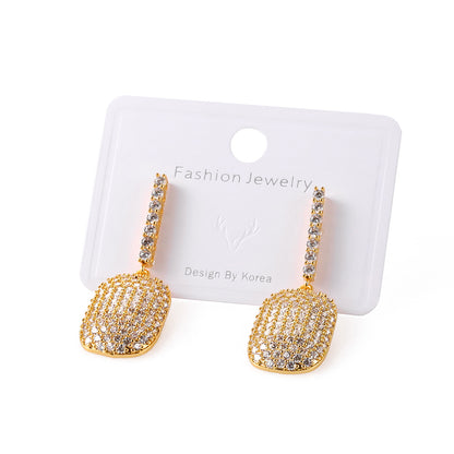 Kaunis Kulta Korvarengas ainutlaatuisella tyylillä