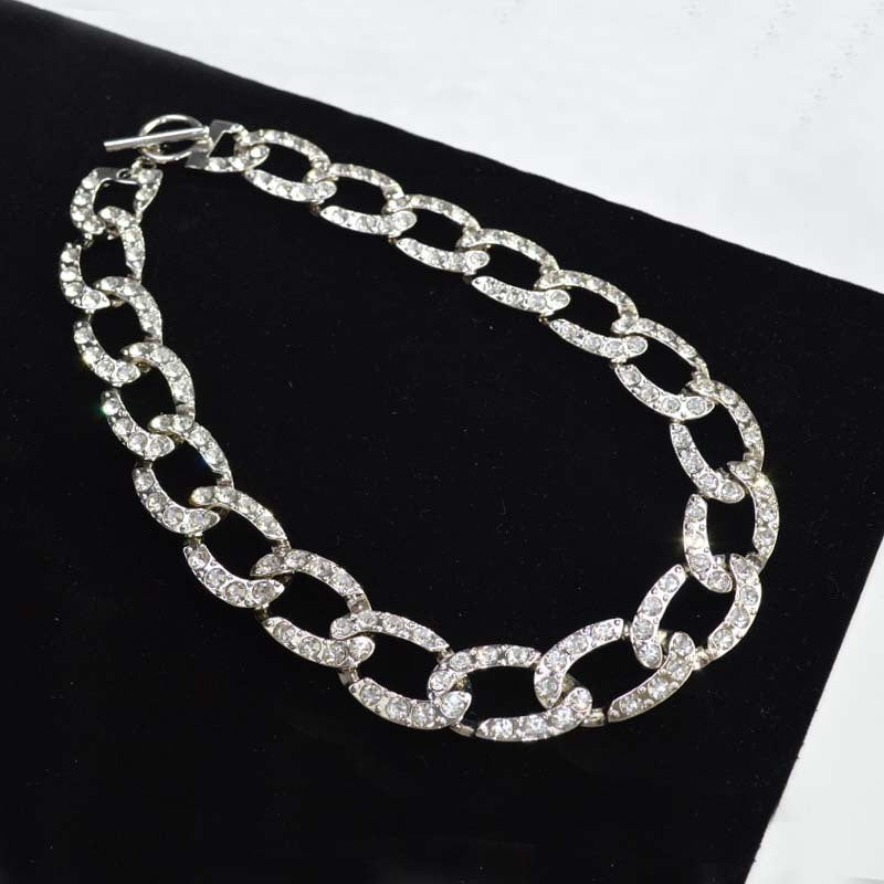 Romanttinen Kulta Kaulakoru erityisiin hetkiin