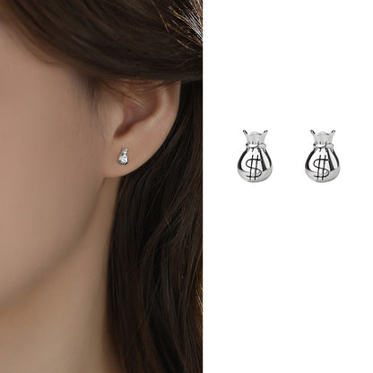 Kaunis Korvarengas ainutlaatuisella tyylillä