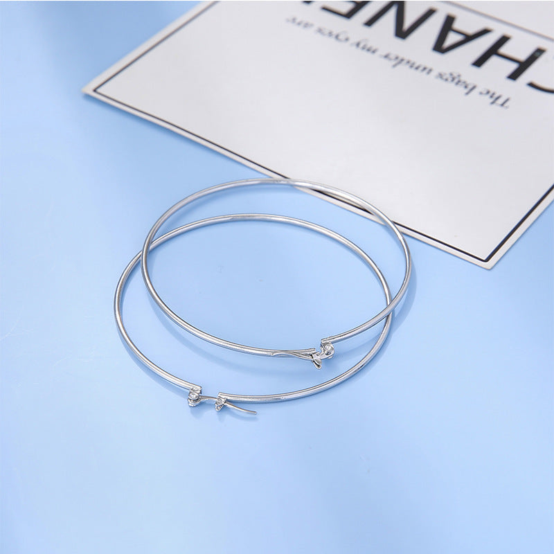 Elegantti Hopea Korvarengas jokaiseen tilaisuuteen