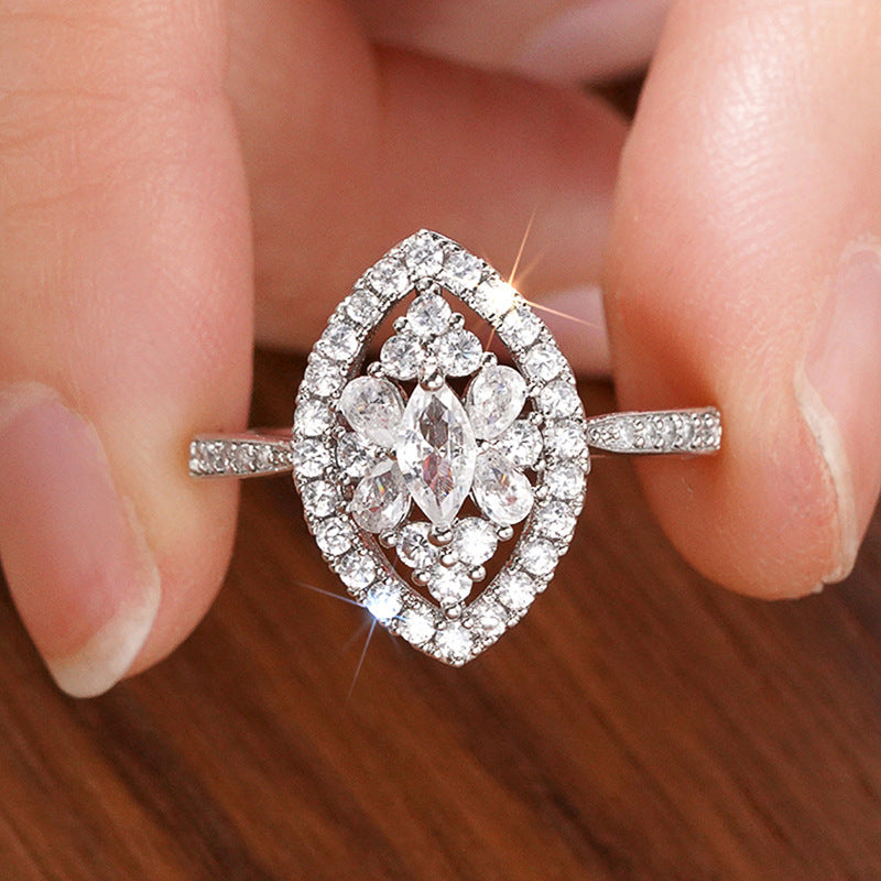 Romanttinen Sormus erityisiin hetkiin