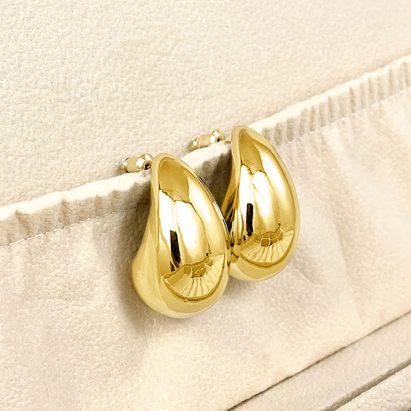 Kaunis Korvarengas ainutlaatuisella tyylillä