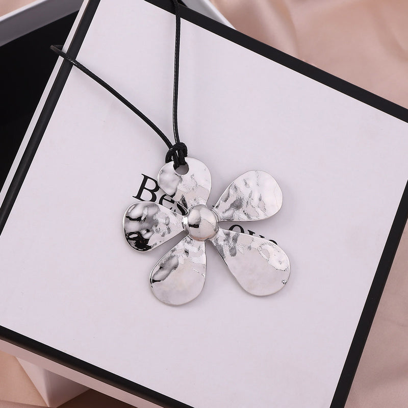 Hurmaava Kaulakoru jokaiseen tilaisuuteen