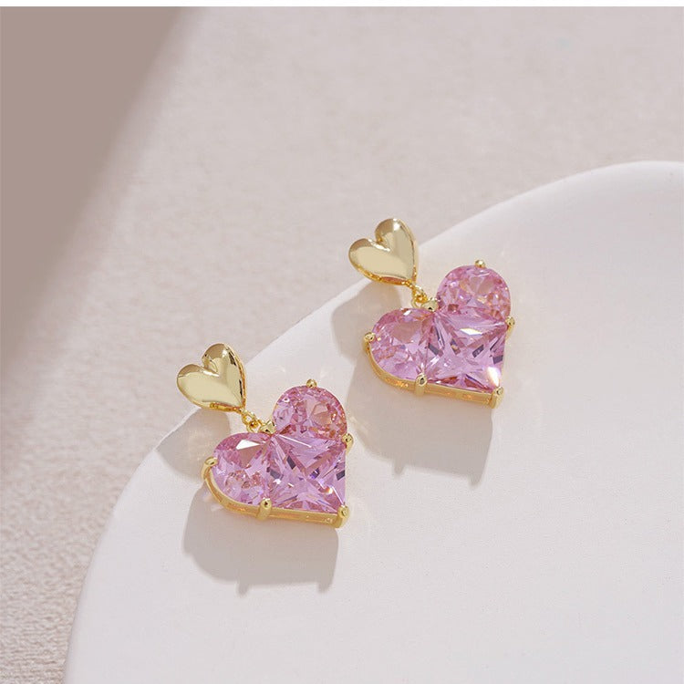 Kaunis Korvarengas ainutlaatuisella tyylillä