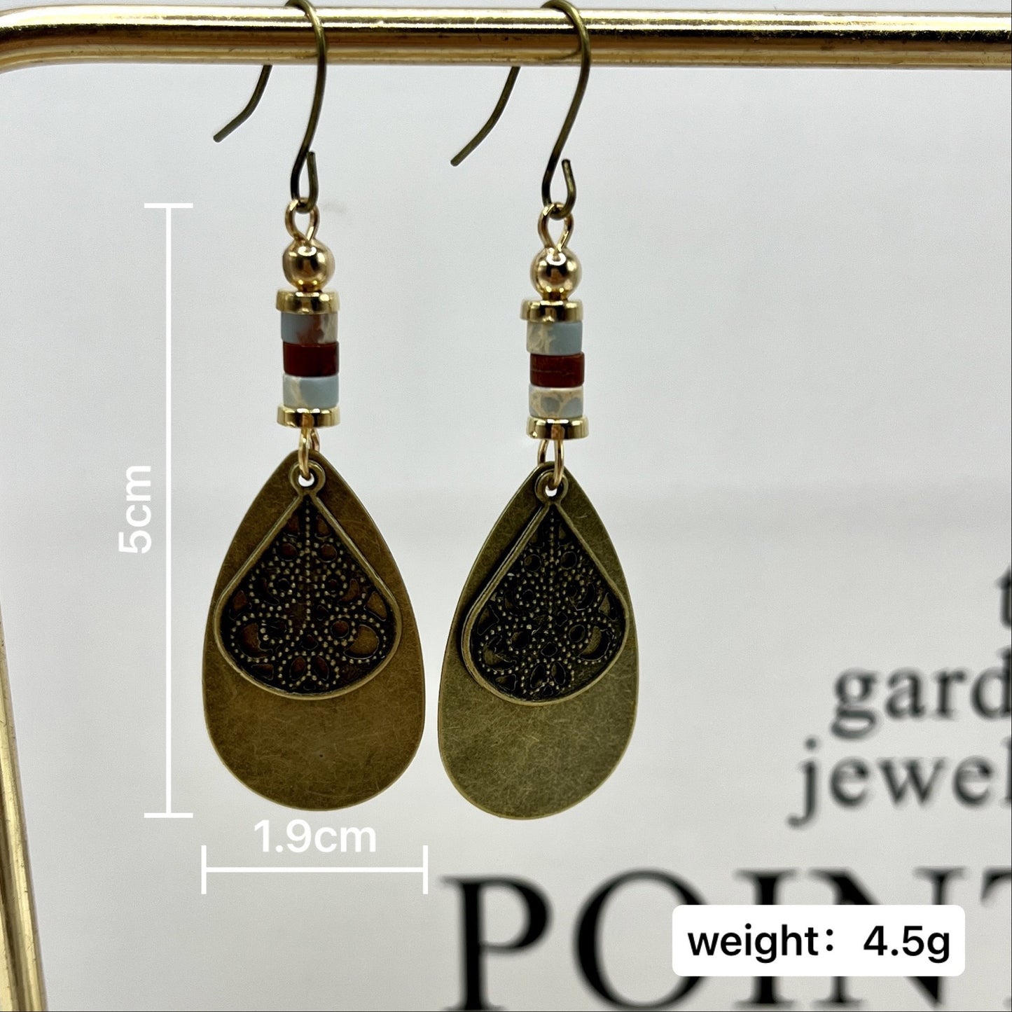 Klassinen Korvarengas ajattomalla viehätyksellä