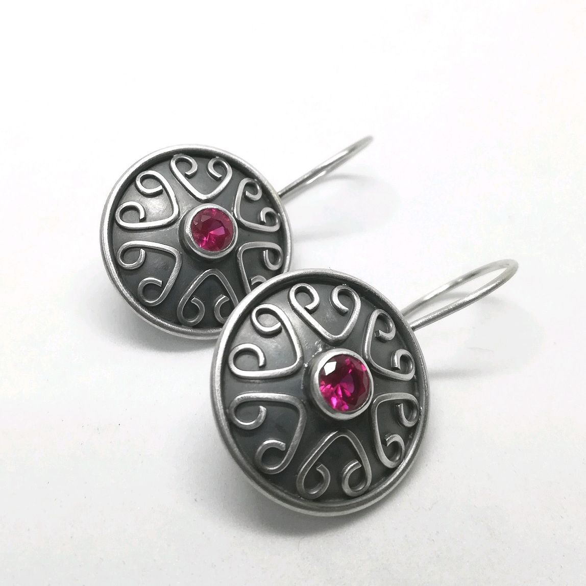 Hurmaava Hopea Korvarengas jokaiseen tilaisuuteen