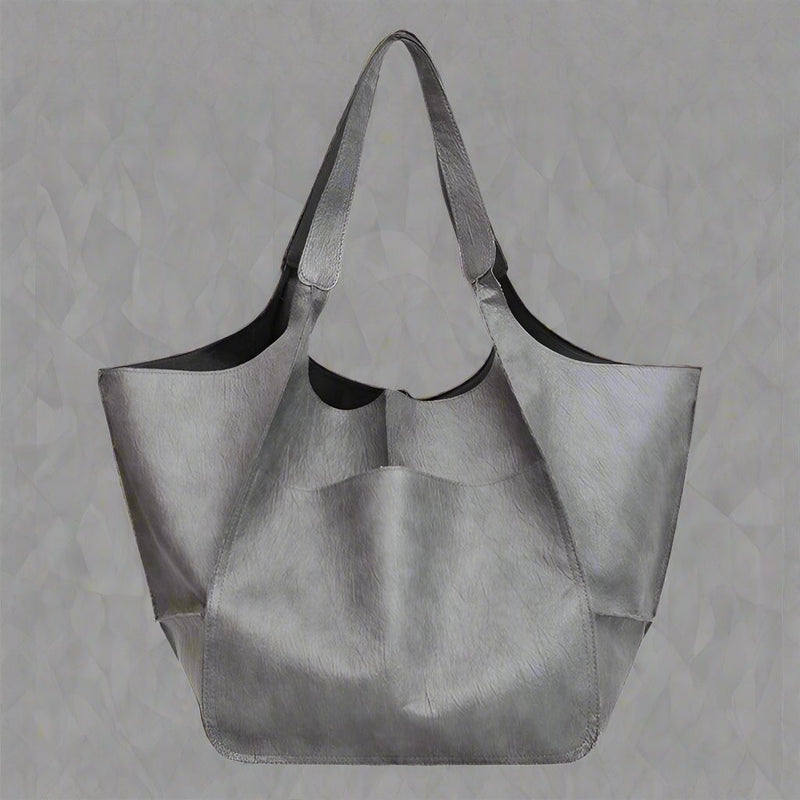 Beautifully Finished Bag in a Timeless Design
