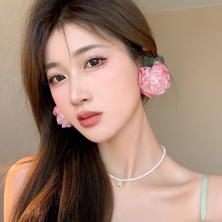 Kaunis Korvarengas ainutlaatuisella tyylillä