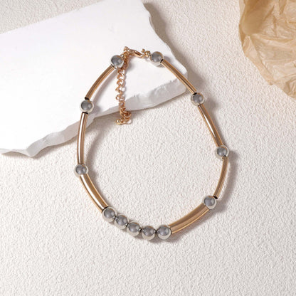 Klassinen Kaulakoru ajattomalla viehätyksellä