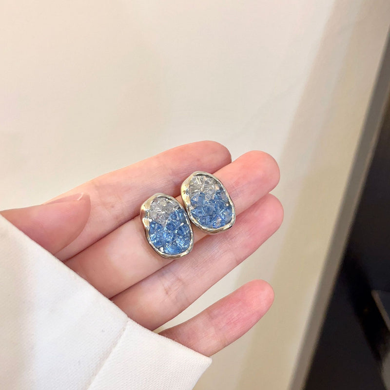 Kaunis Korvarengas ainutlaatuisella tyylillä