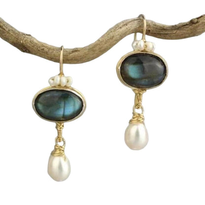 Klassinen Sormus ajattomalla viehätyksellä